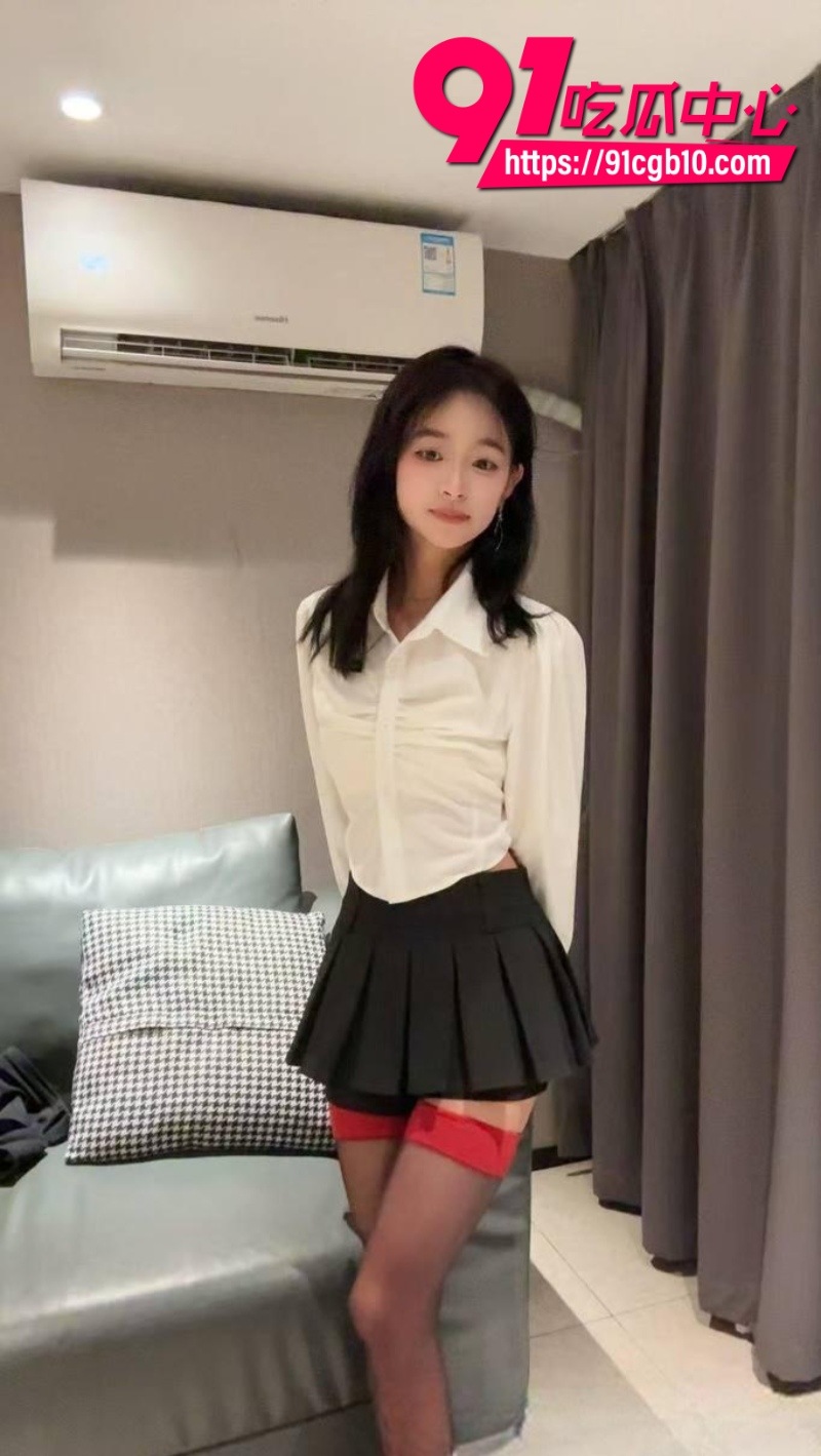 极品粉嫩女大自慰视频流出3