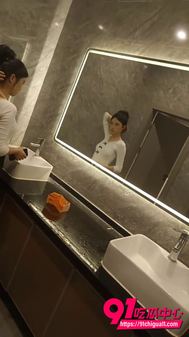 酒吧厕所偷拍合集1 酒吧厕所偷拍合集1