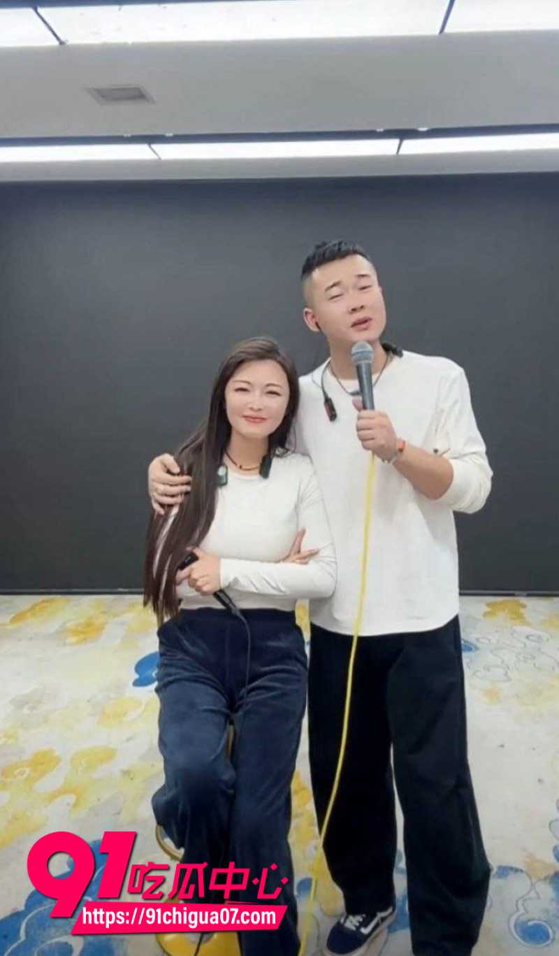 抖音女网红如意跟大哥陪睡被大哥的原配老婆抓奸在床暴打9 抖音女网红如意跟大哥陪睡被大哥的原配老婆抓奸在床暴打9