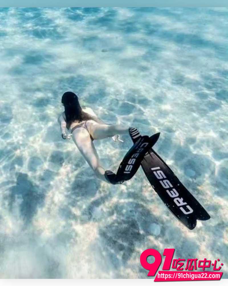 黄多多海边比基尼照 10