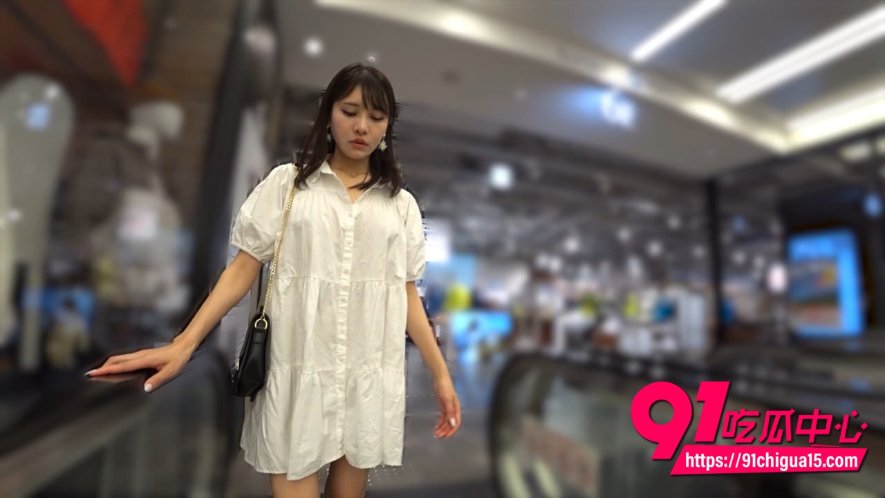 巨乳美女户外露出视频1