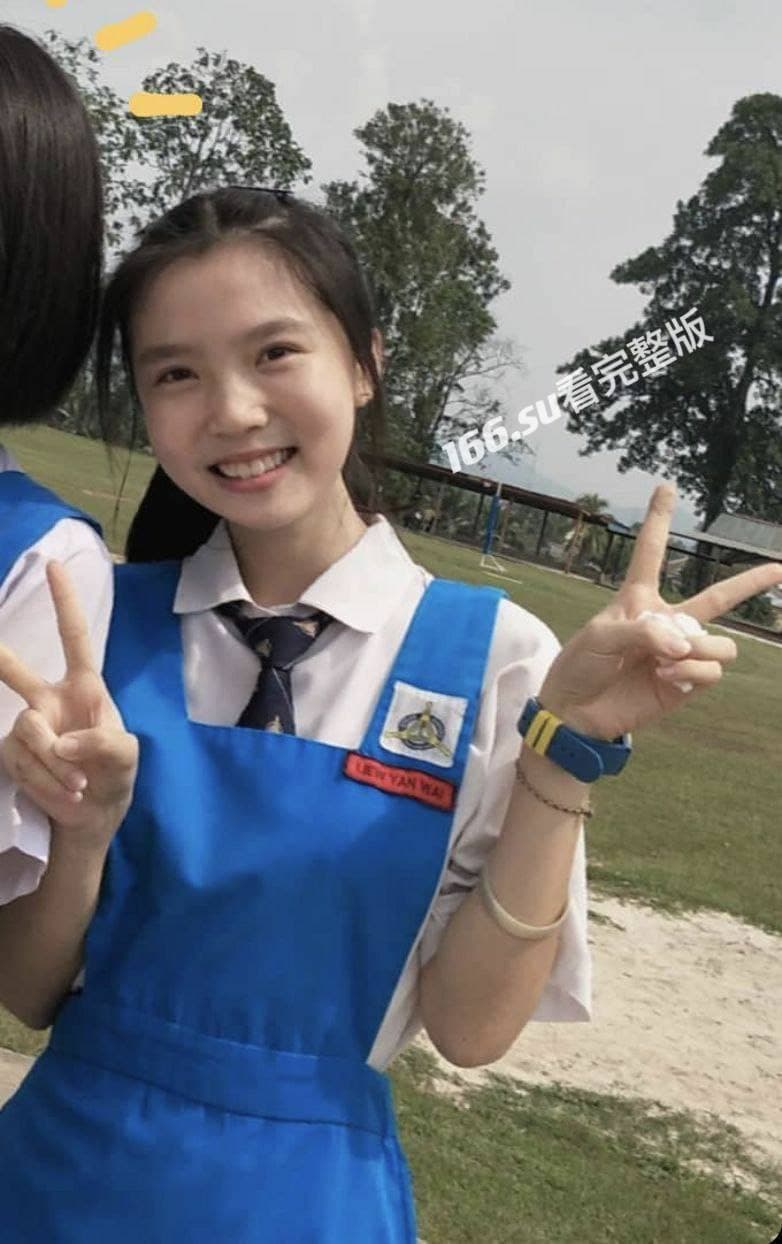 马来西亚中学 反差校花师生恋猛料 穿着校服与老师性爱视频被人曝光 配图3