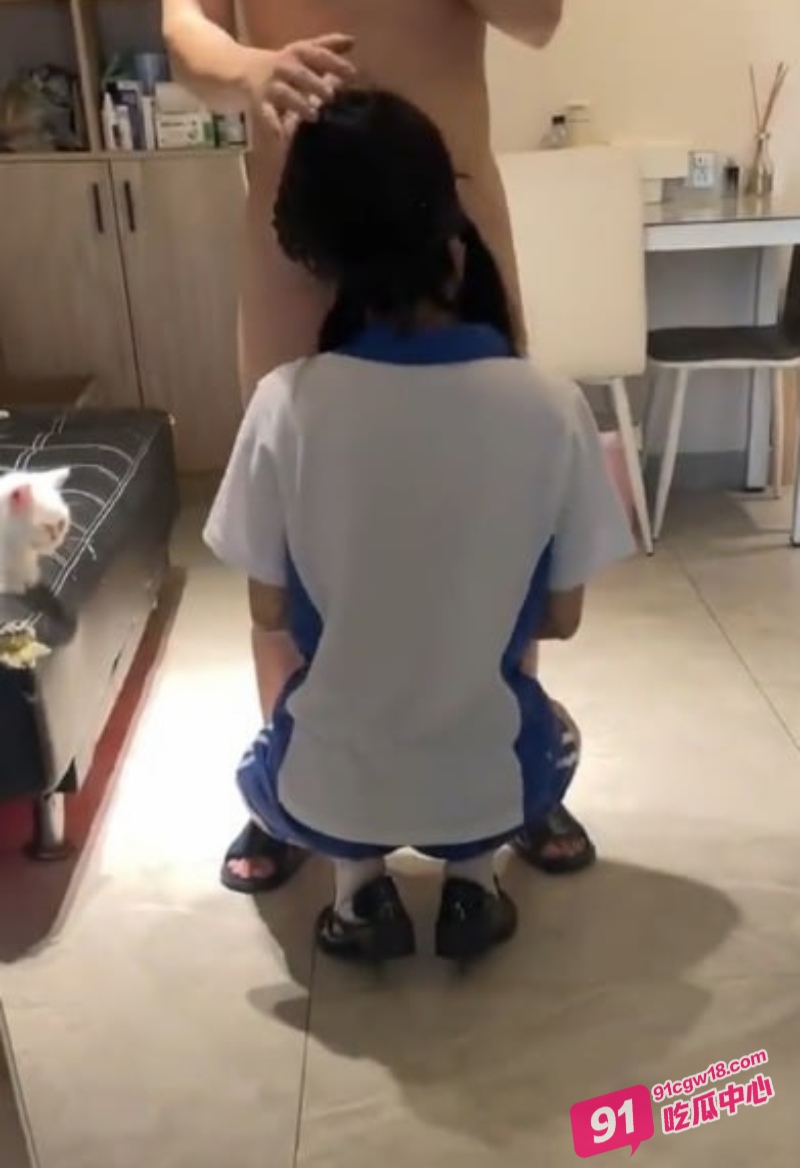 海角激情演绎父女乱伦 白嫩的学生妹 被爸爸的淫语挑逗的娇羞不止！ 配图