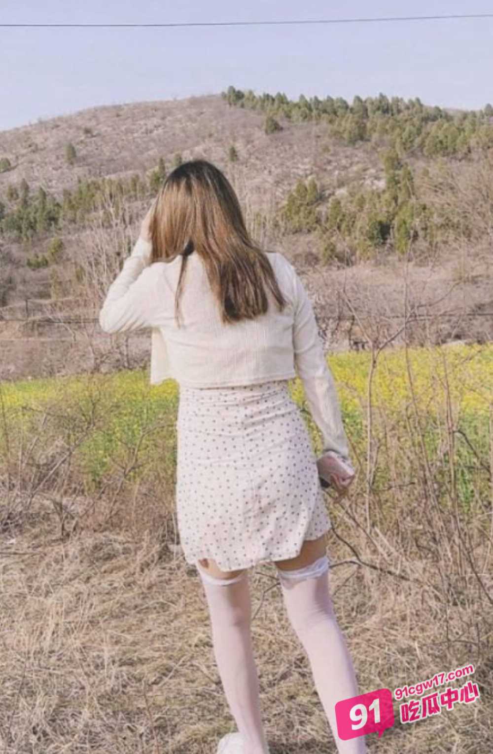 妹妹的第一次给了我 油菜花田里激情野战 天为被地为床 美穴爆浆太淫靡了！ 配图