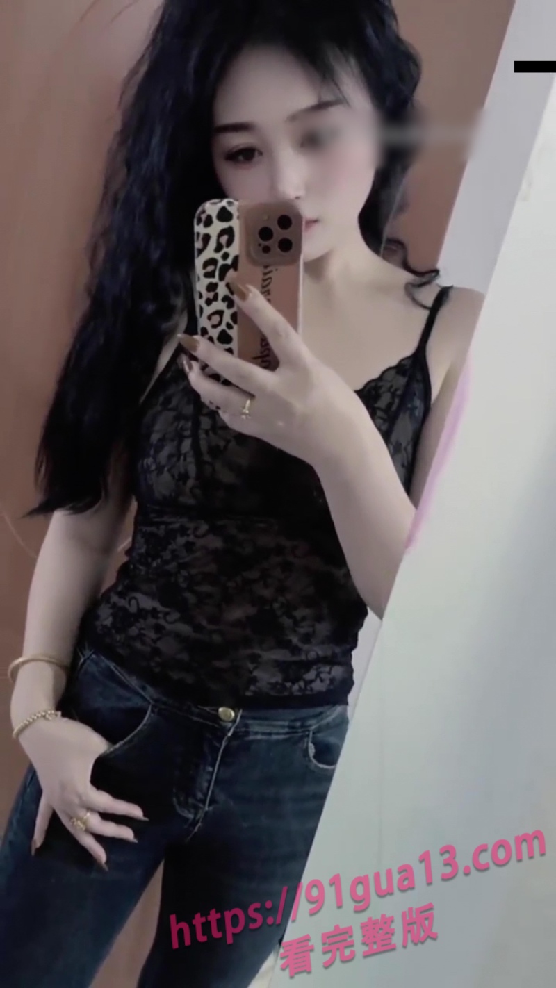 快手刘大美人福利私拍泄露 苗条御姐抠穴自慰视频网络疯传～ 配图3