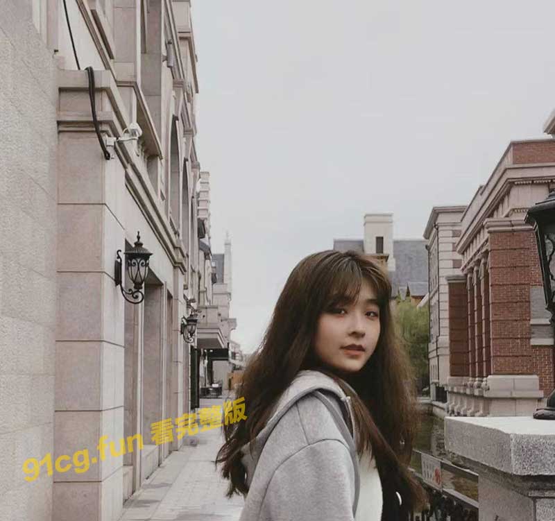 云盘泄密 00后美术学院反差学生郡瑶 自拍流出
