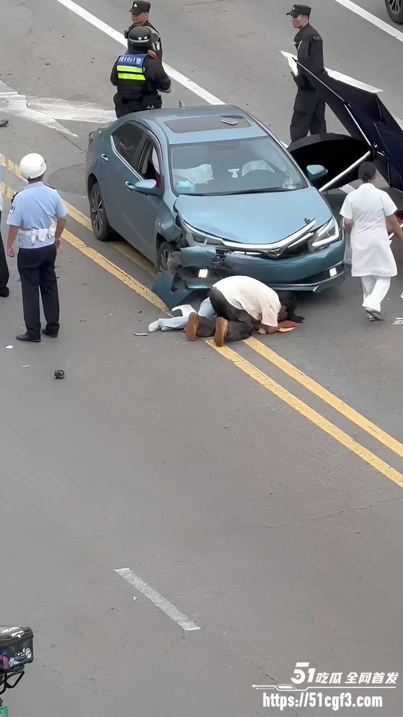 男子为情所困 闹市马路刀杀原配和情夫 7 男子为情所困 闹市马路刀杀原配和情夫 7