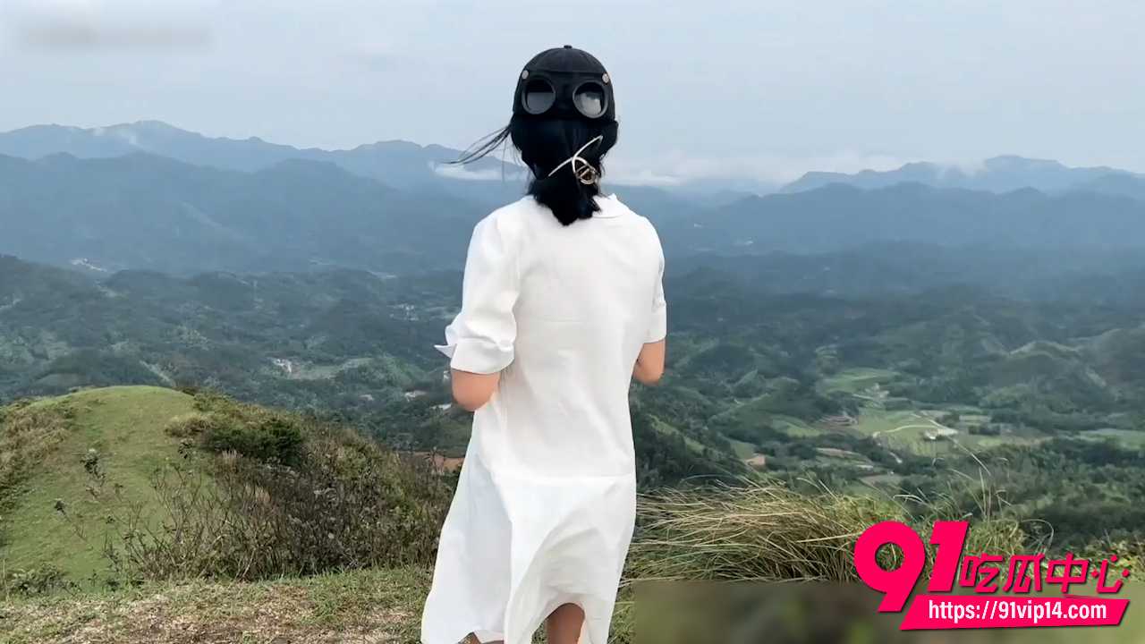 户外露出博主cikaimoon 山路遛狗全裸狂飙!黑丝帽遮脸与爱犬同行超刺激