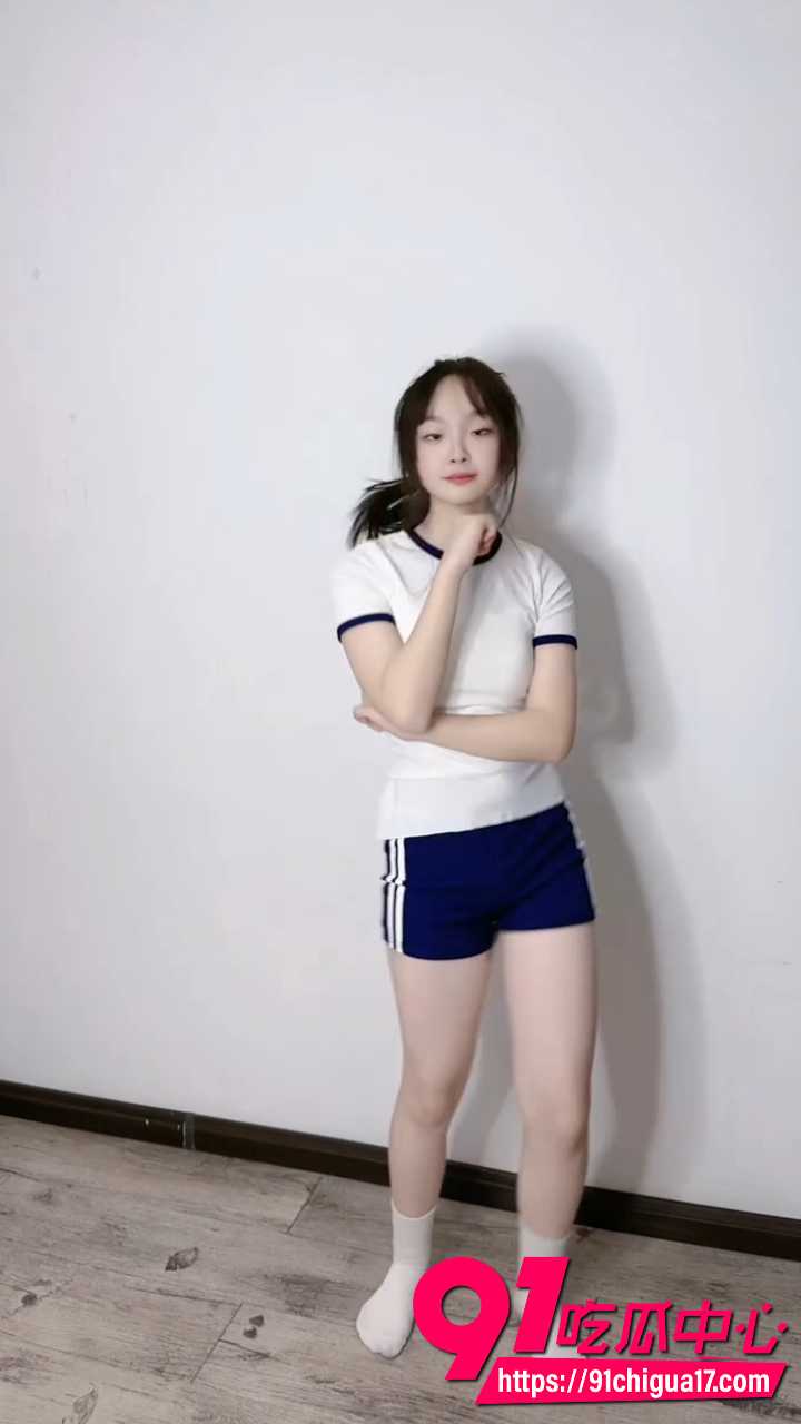抖音童颜巨乳小高爱跳舞4