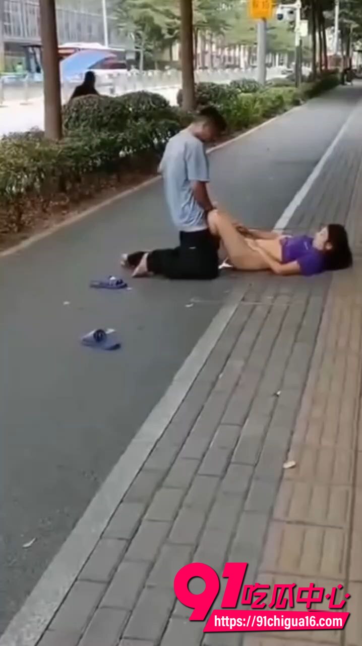 情侣在路边当众做爱视频8