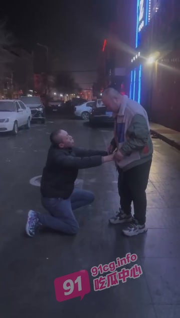 男同表白现场~简直不忍直视 “你到底爱不爱我 老公我爱你”