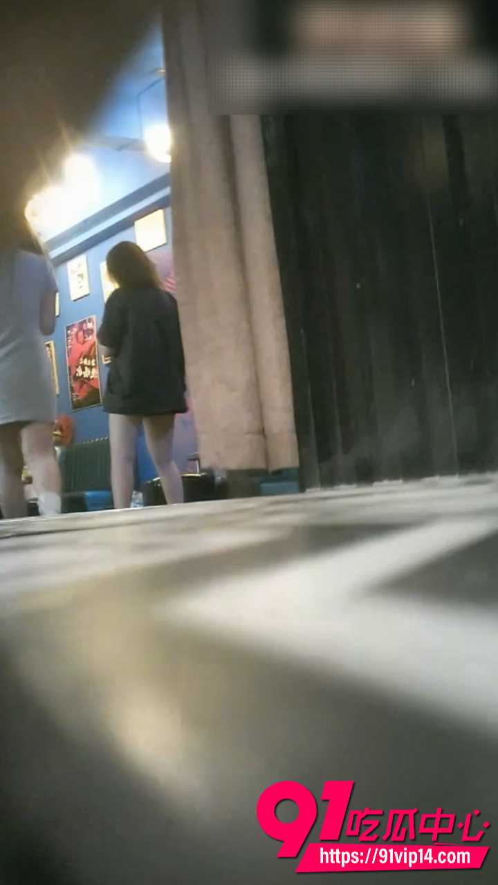 偷拍漂亮小姐姐放尿视频1