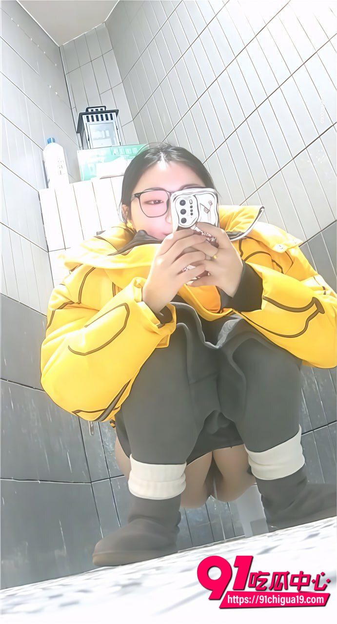 大神办公楼女厕偷拍合集4 大神办公楼女厕偷拍合集4
