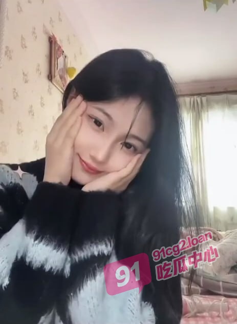 成都商务伴游陈艺茹～下班后的新兼职 “你的逼这么值钱吗”