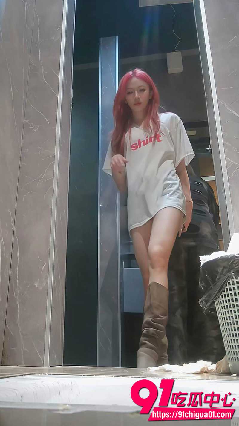最美女厕偷拍合集 满屏翘臀大白屁股 惊喜偶遇极紧粉嫩小穴!