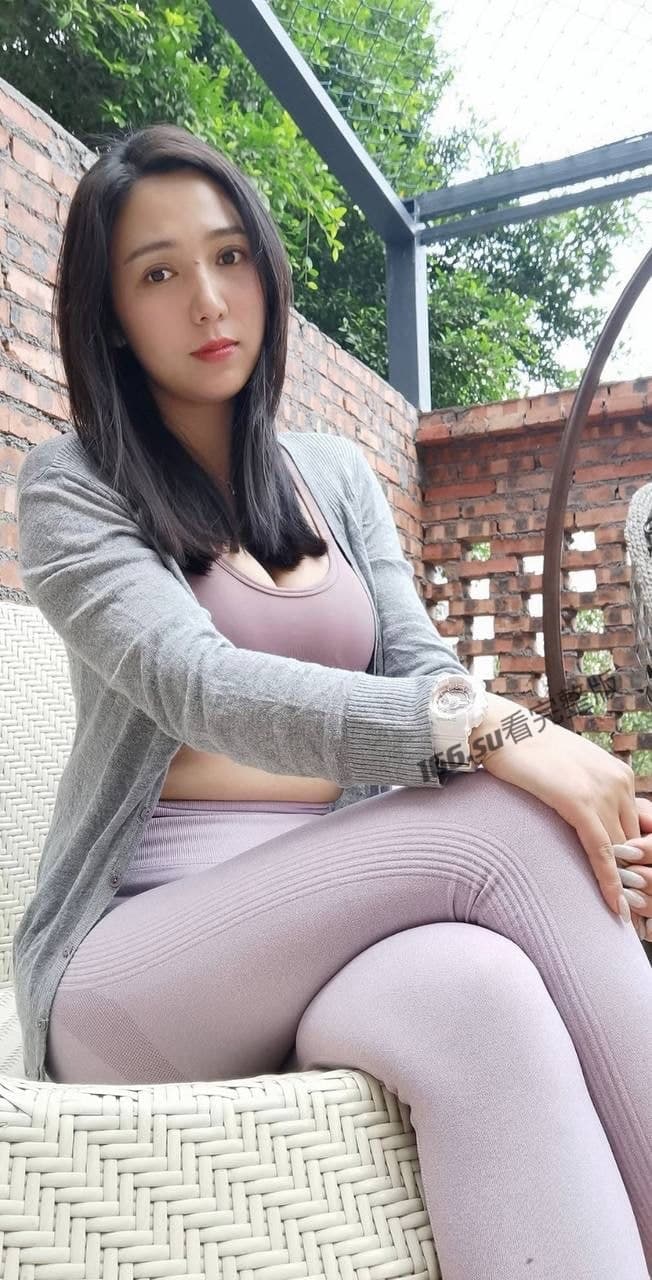 绿帽夫找单男玩自己妻自己拍摄意淫 配图3