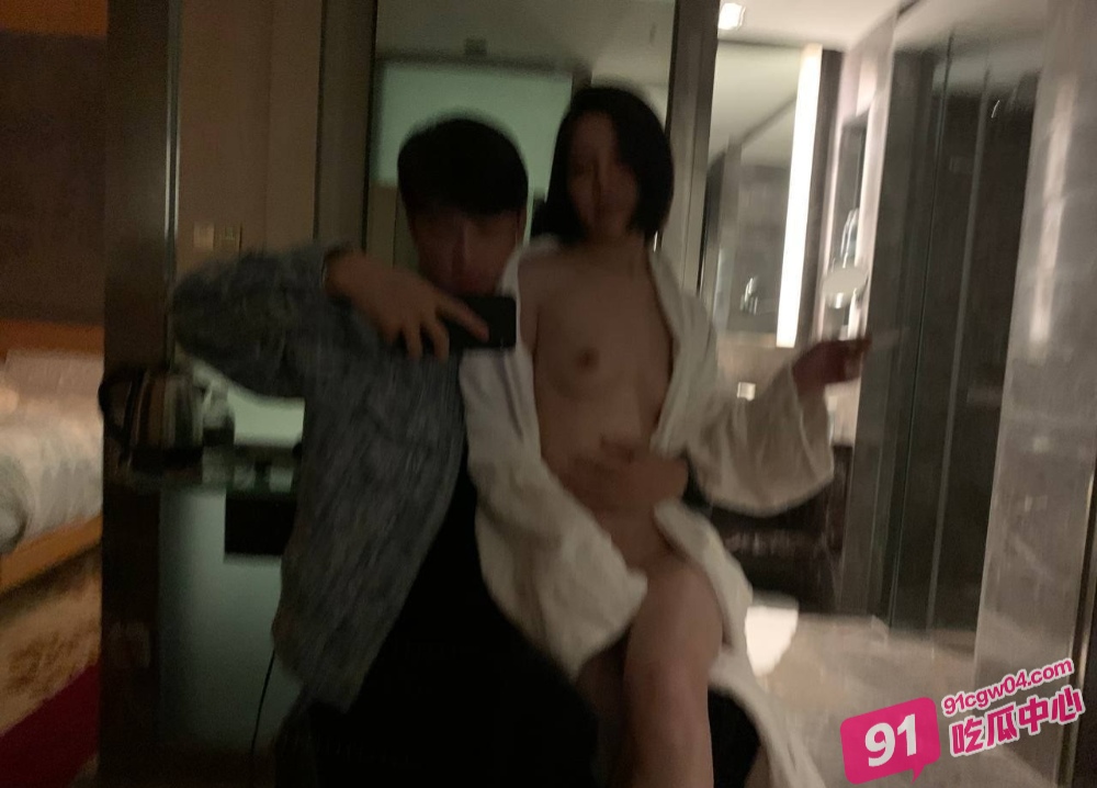 极品身材翘臀骚女友 林雅云 被男友带着3p 分享给好兄弟一起操 母狗边被操边说骚话 配图5