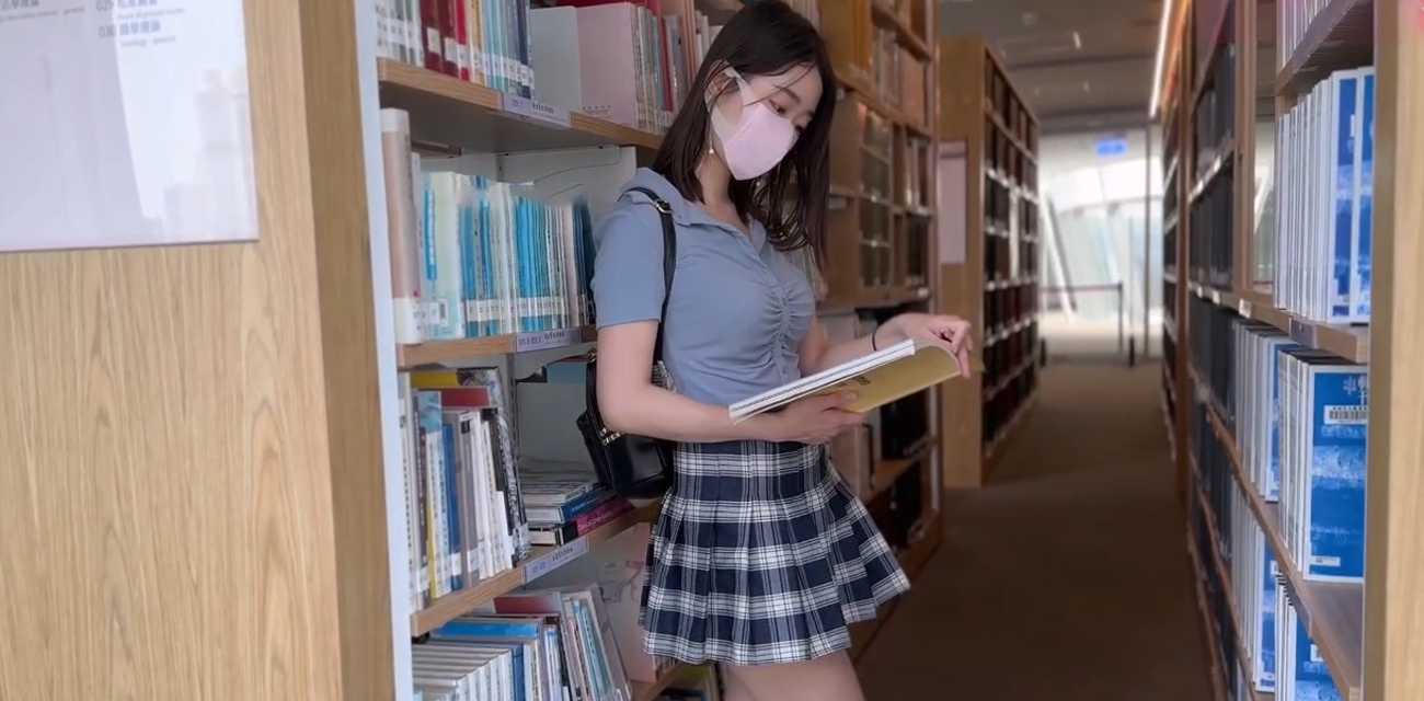 亚洲臀后ssrpeach 图书馆被猥琐男偷窥 随后被强拉进厕所激情泄欲！