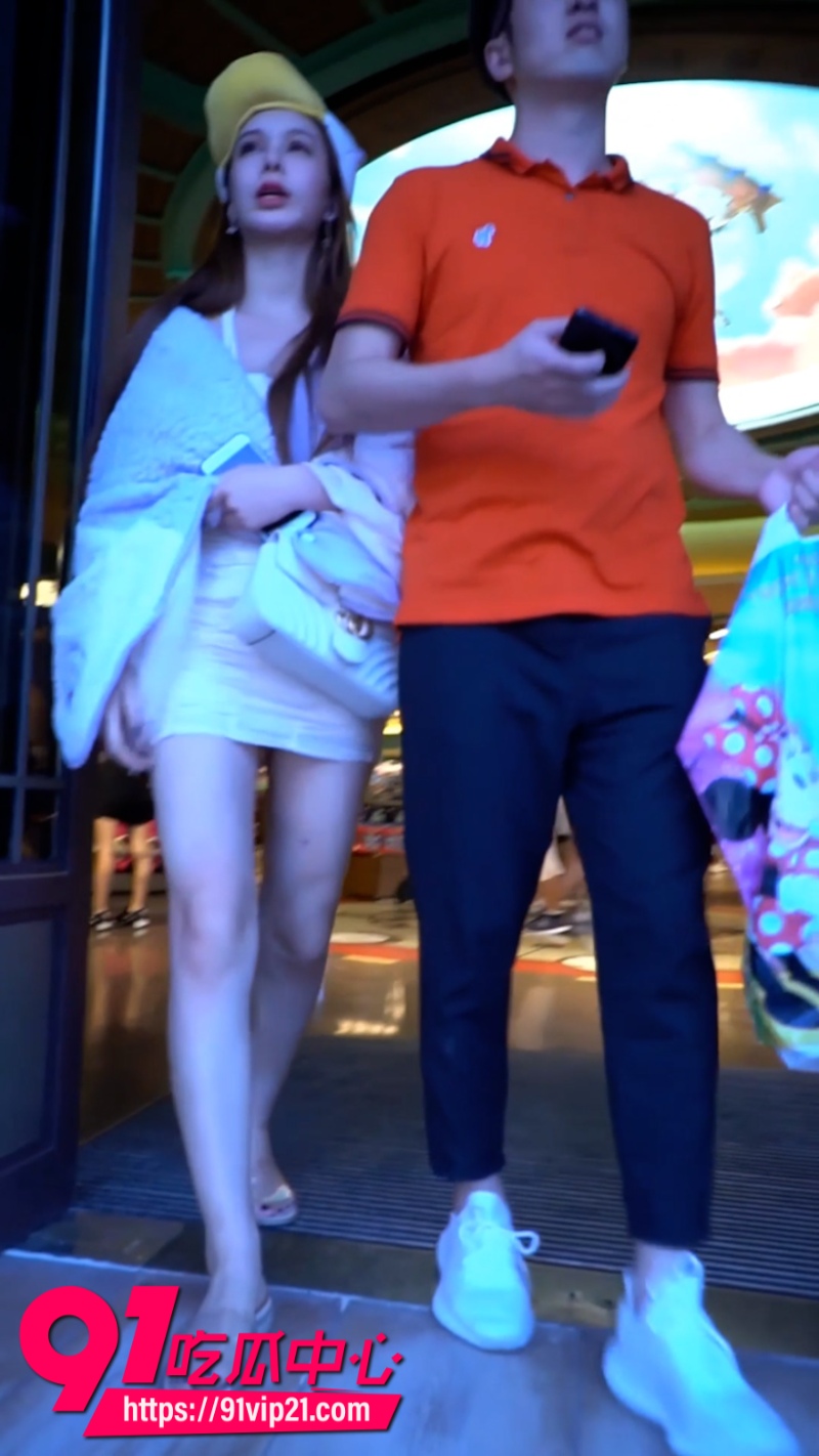 抄底大神8月新作在商场尾随偷拍长腿美女裙底0 抄底大神8月新作在商场尾随偷拍长腿美女裙底0