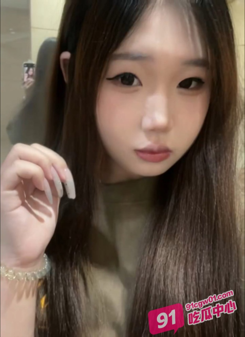 湖南乖乖女 何敏琪 才毕业没钱租房出来兼职做鸡被内射直接哭了！ 配图2