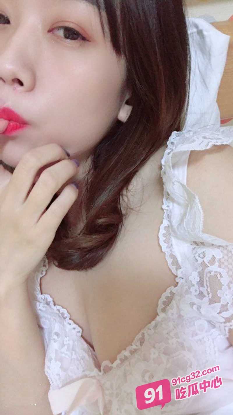 上海松江少妇李玲玉 化身主人的小母狗 甜美小娇妻被后入爆操沦为性奴