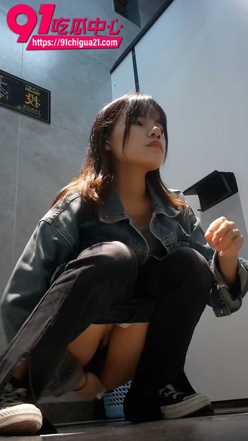 厕拍大神在女厕所安装高清摄像头偷拍美女逼脸同框画面5 厕拍大神在女厕所安装高清摄像头偷拍美女逼脸同框画面5