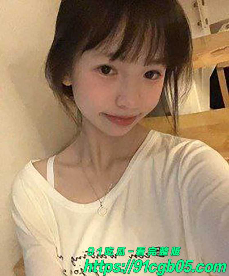 高颜值清纯学妹吴泽希 被包养啪啪视频流出 做爱时语音通话求刺激 反差婊骚劲十足！