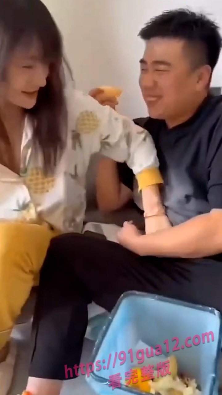 山东兰陵马高振趁妻子怀孕偷情 带小三长白山玩吃胸表演 配图3