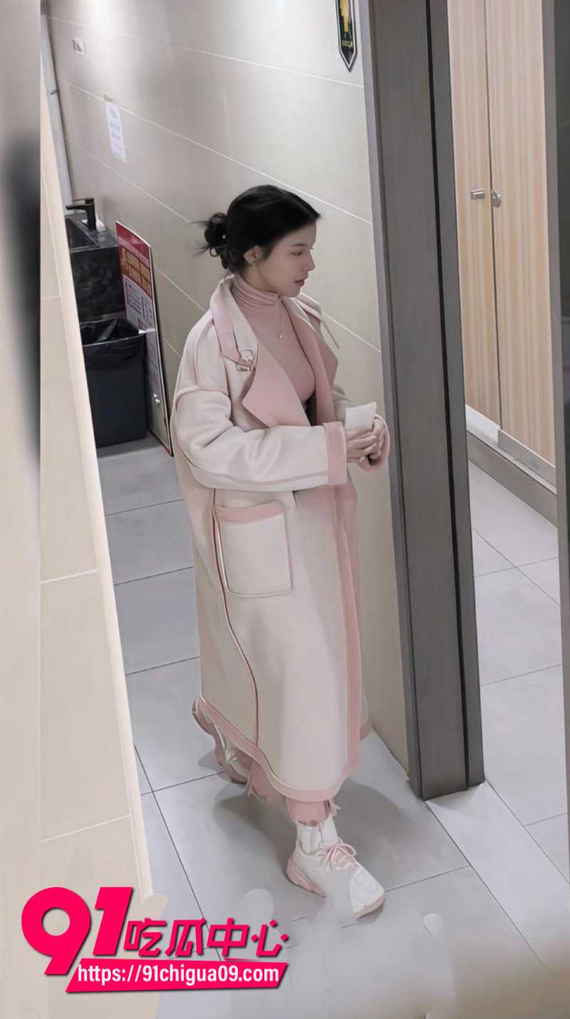 厕拍大神 夜场女厕所安装针孔摄像头 偷拍高颜值坐台女尿尿羞耻画面