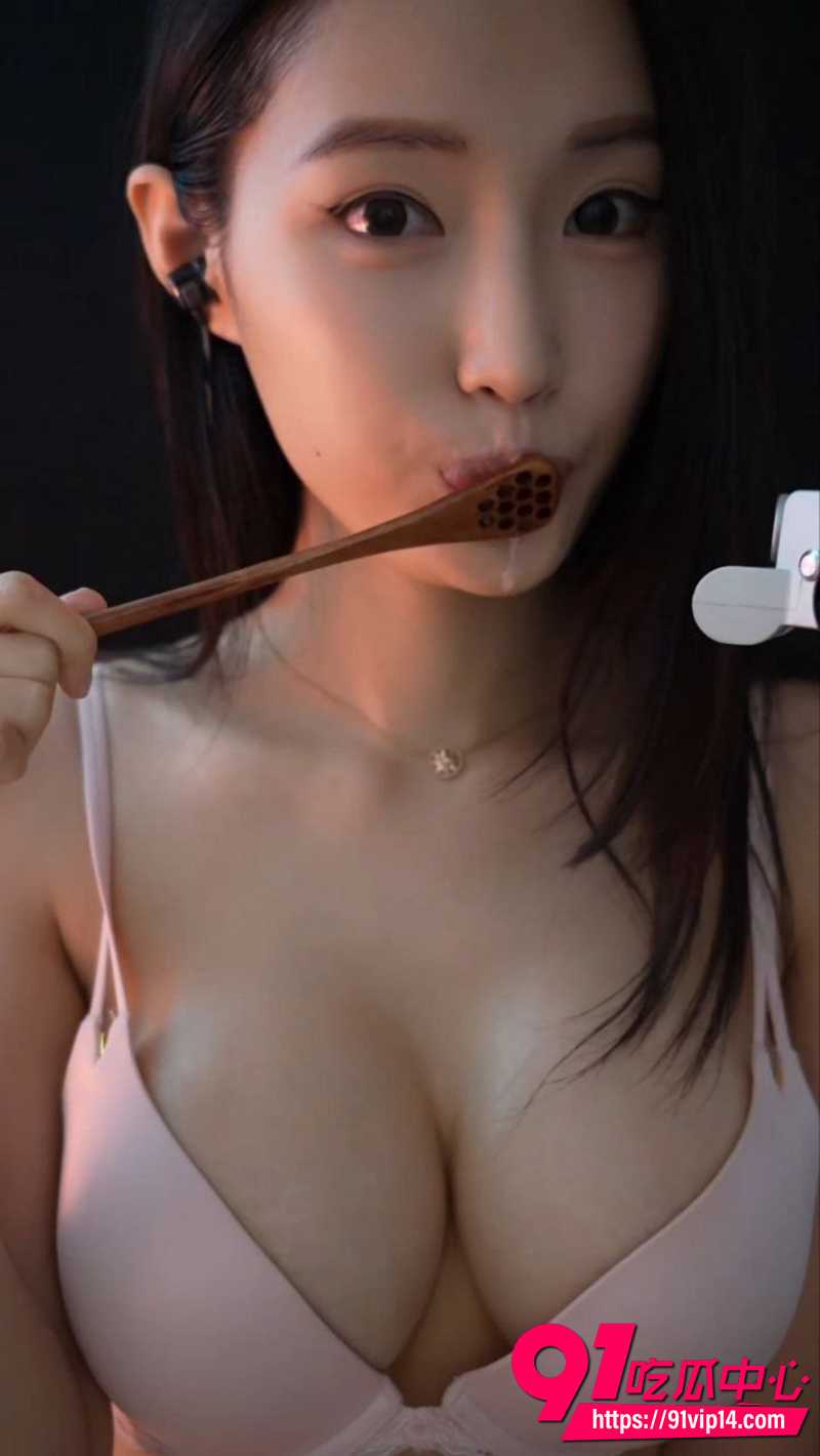 ASMR巨乳声控博主Crystal 2 ASMR巨乳声控博主Crystal 2