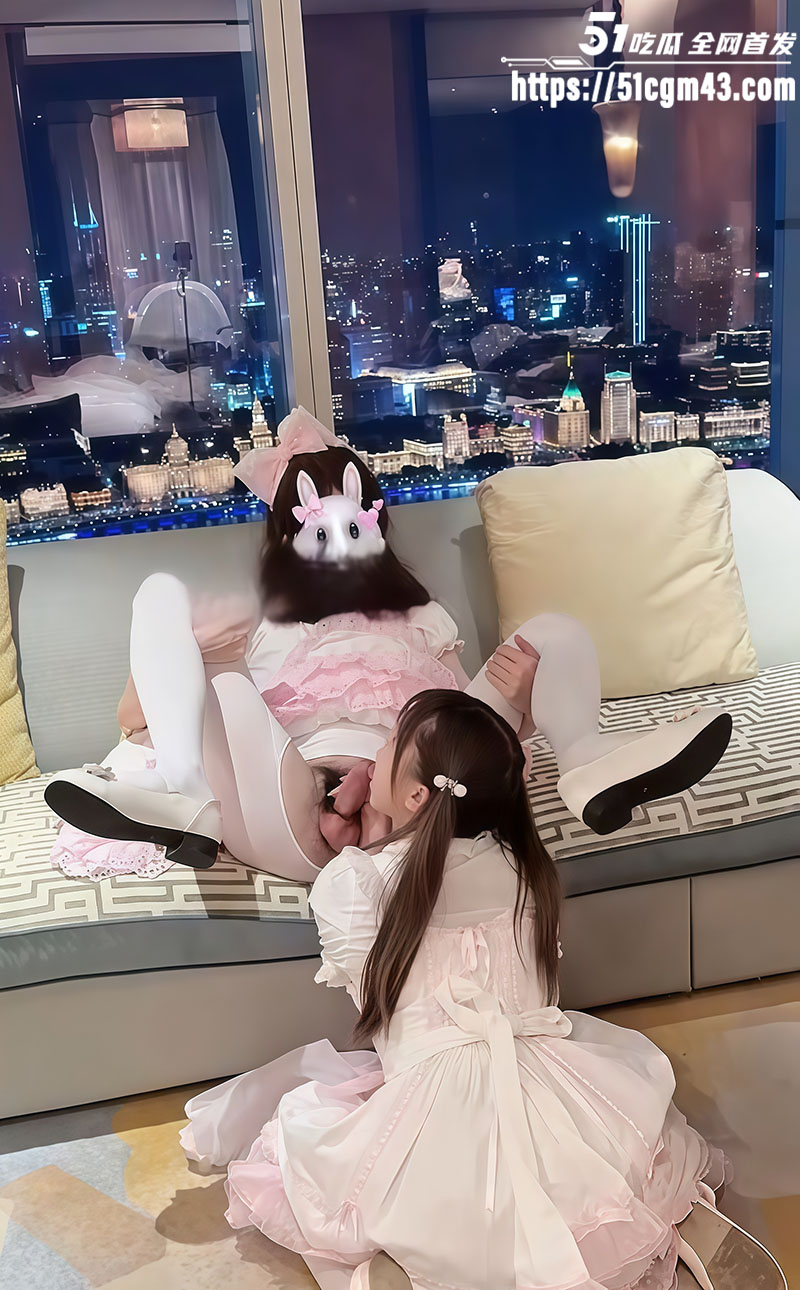 反差福利姬三岁白丝兔女郎无套猛操1 反差福利姬三岁白丝兔女郎无套猛操1