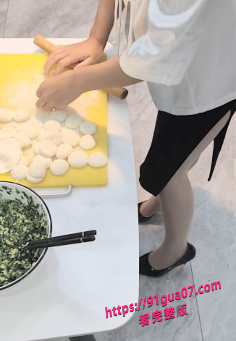 人妻诱惑儿子做爱04