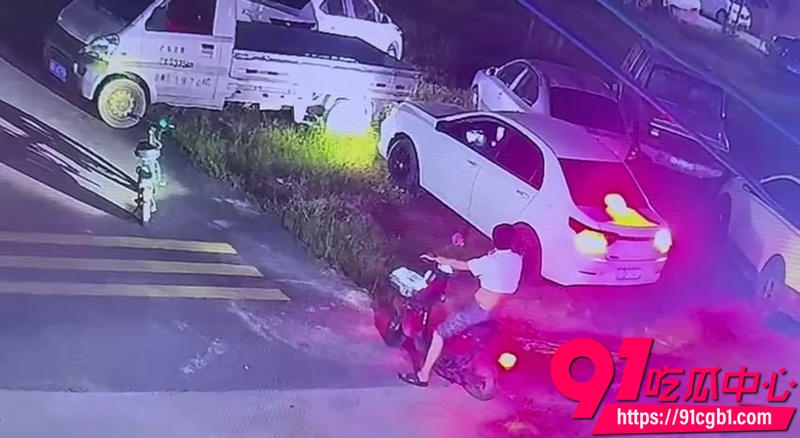 车震偷拍曝光 男女车内激情性爱 被监控清晰抓拍女主颜值身材不错 但地方选的不对被人监控录下尴尬了4 车震偷拍曝光 男女车内激情性爱 被监控清晰抓拍女主颜值身材不错 但地方选的不对被人监控录下尴尬了4