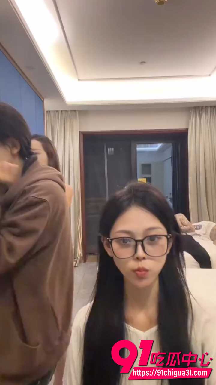 抖音网红燕大帅变身辣妹3