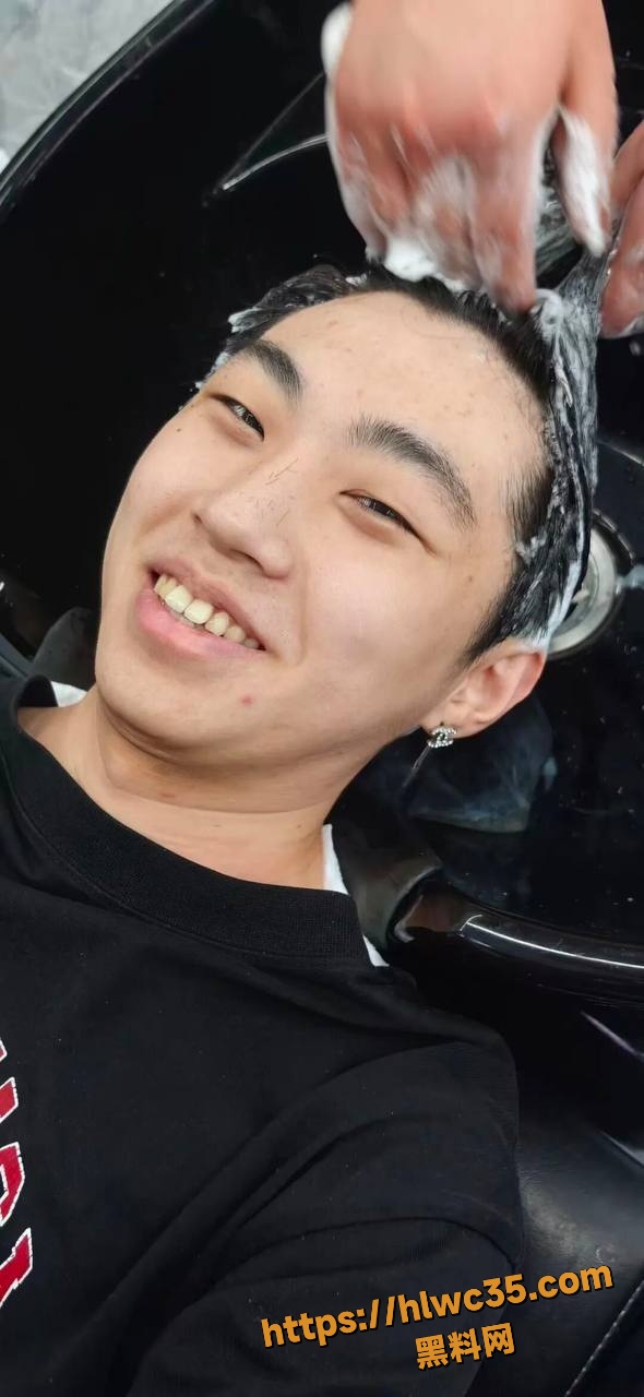 澳洲UQ留学生李某某 Eeeeric 大型翻车 前女友实名曝光其骗钱骗色 人渣真面目被全网怒斥