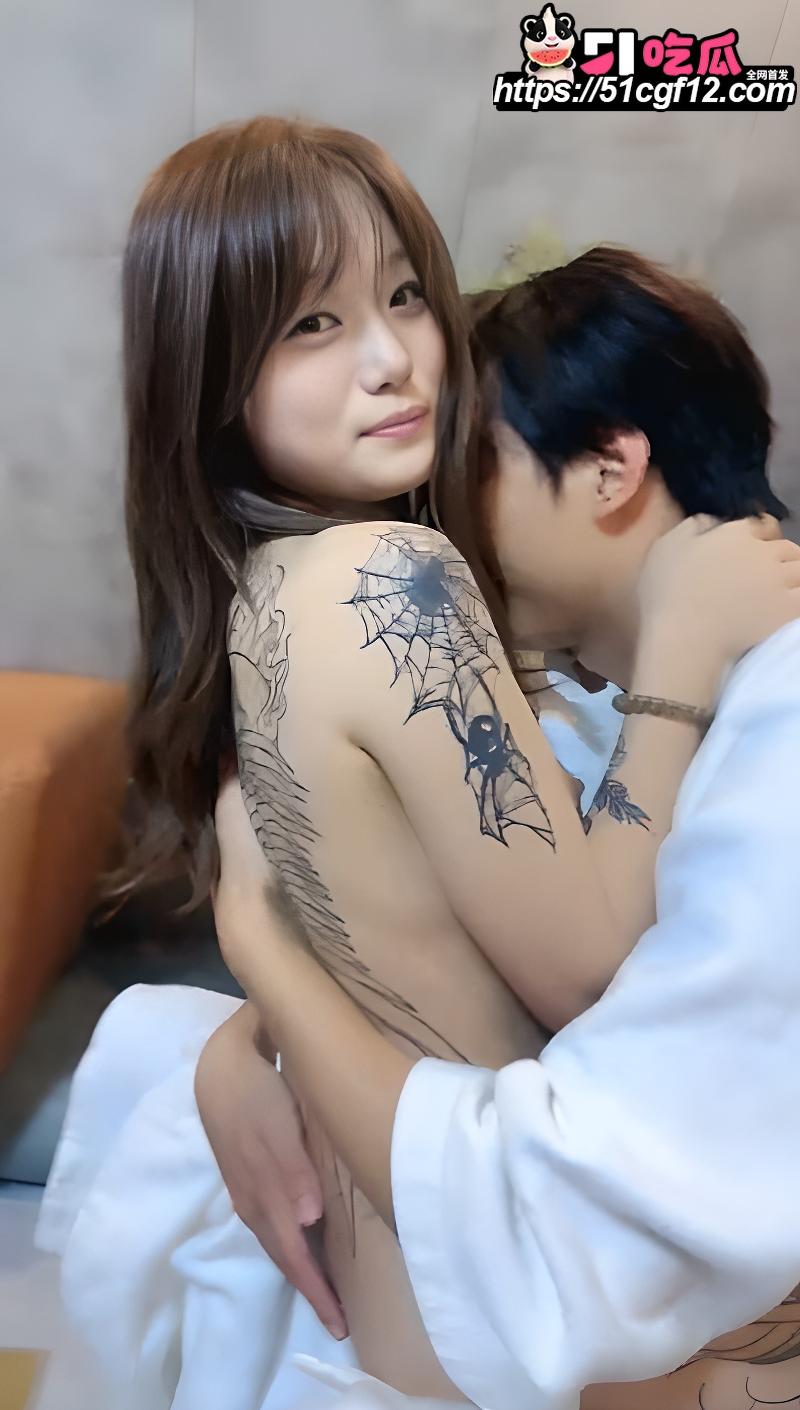 高颜值花臂精神小妹带闺蜜下海直播1