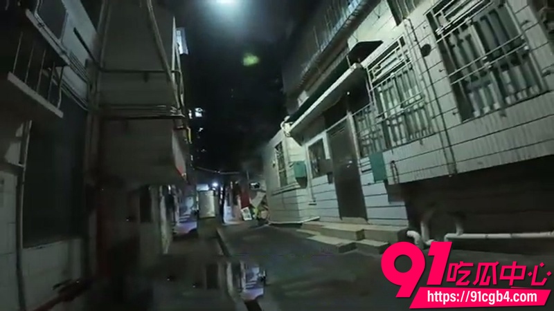 深圳福田城中村 夜探黑暗小巷 按摩SPA推油店一家接一家 黑丝学生服妹子后入啪啪浪叫连连实况6