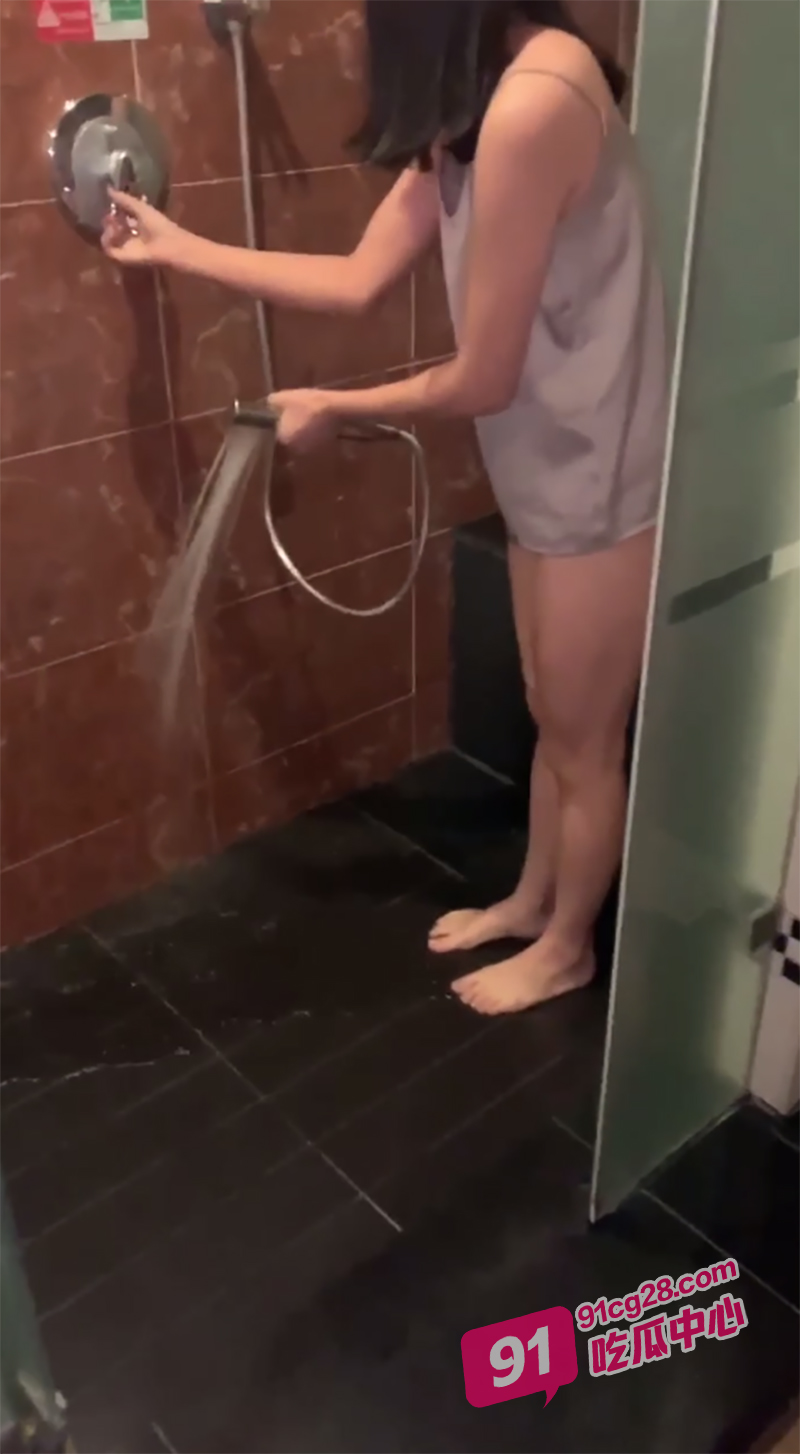 广东人妻何樱如狼似虎 婚后一个月出轨大屌炮友 全程淫语刺激对白！