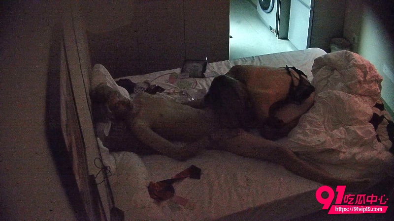 小黄毛跟女友情趣酒店打炮 9
