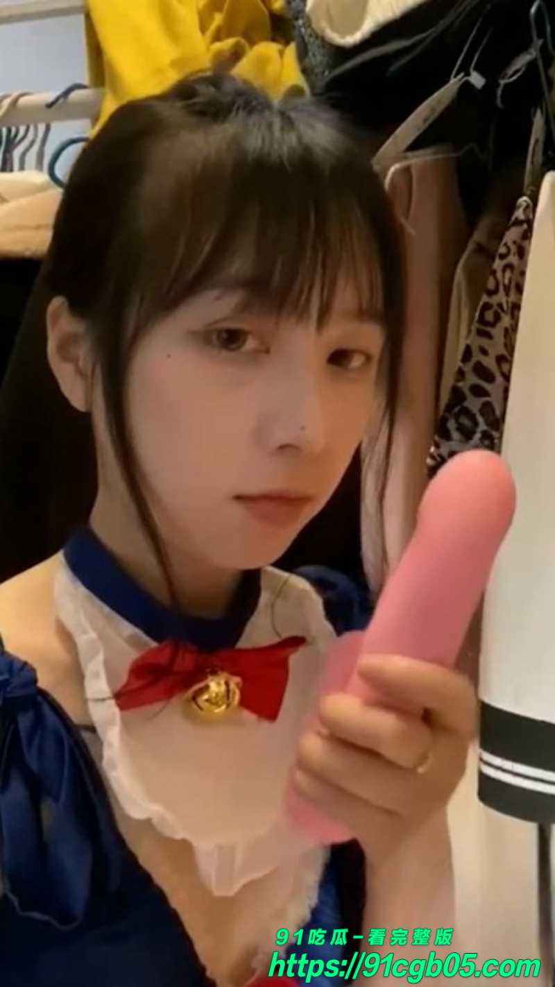 推特气质大学生ShyVia 宿舍各种露出自慰 想不到高冷学生妹 私下竟然如此反差