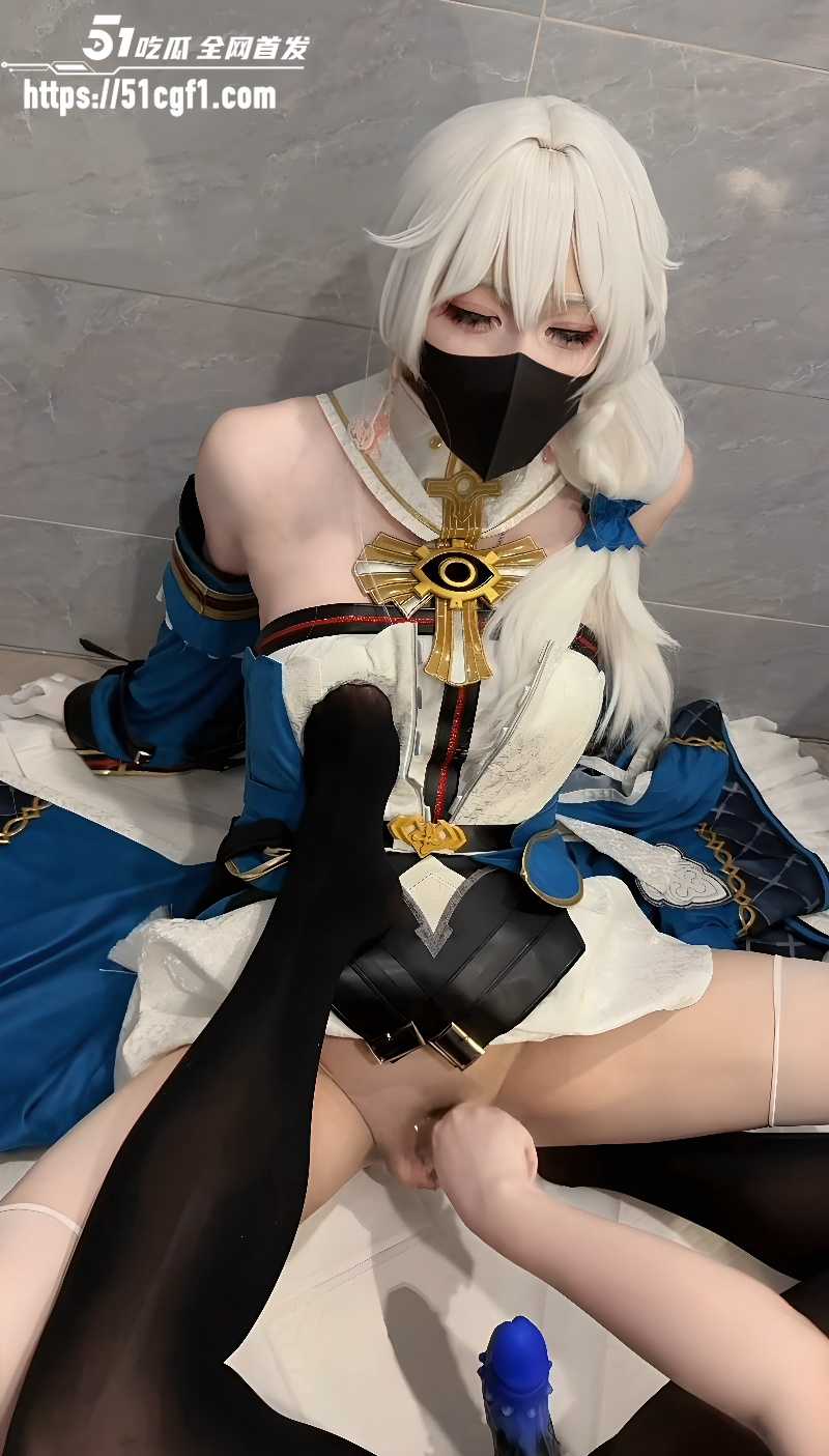 TS男娘婉莹宝宝 cos德丽莎溜进女厕所2 TS男娘婉莹宝宝 cos德丽莎溜进女厕所2