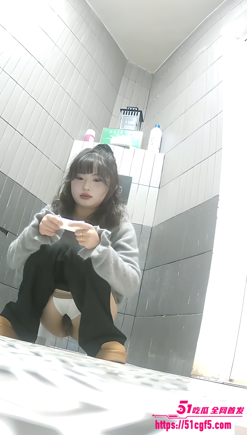 商场女厕全景偷拍6 商场女厕全景偷拍6
