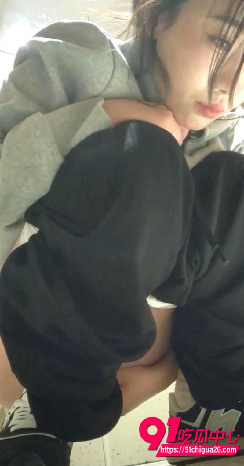 购物中心女厕偷拍反差美女9