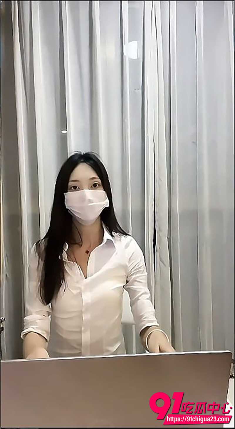 bigo主播小鲸鱼最新福利 化身黑丝OL秘书道具自慰 淫水湿透椅子！