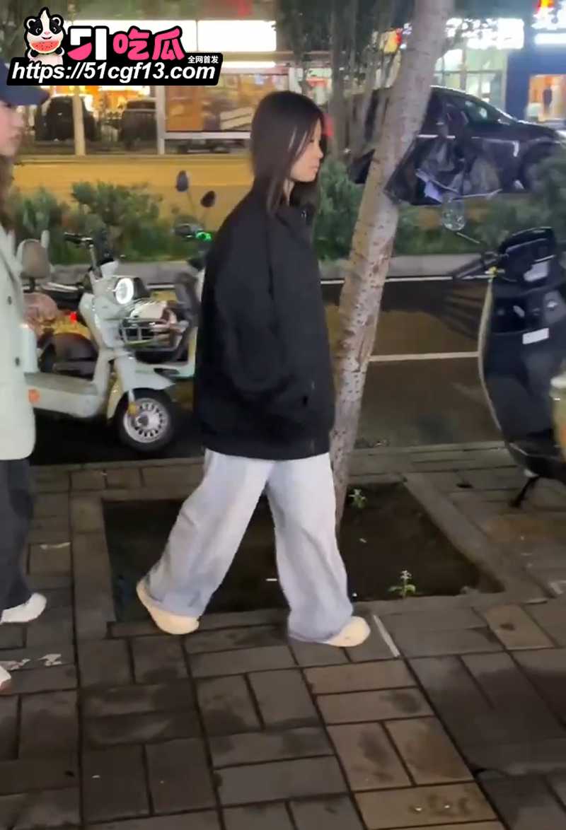 包头三角恋大瓜富婆深夜抓奸小白脸出轨8拷贝