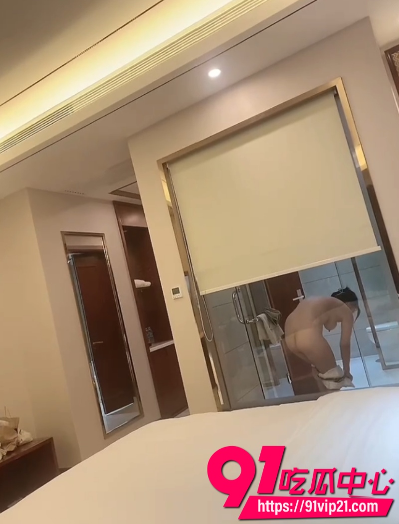 海角乱伦原创 长腿嫂子丝袜控 大哥出门后狂操两炮再次内射少妇骚逼
