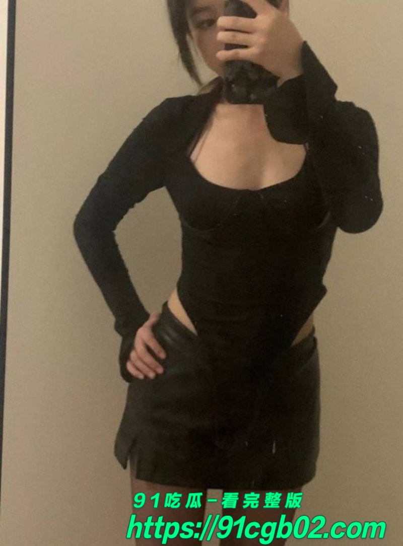 成都已婚少妇吴若曦给金主当母狗 还被金主与兄弟轮操 做爱视频全网曝光