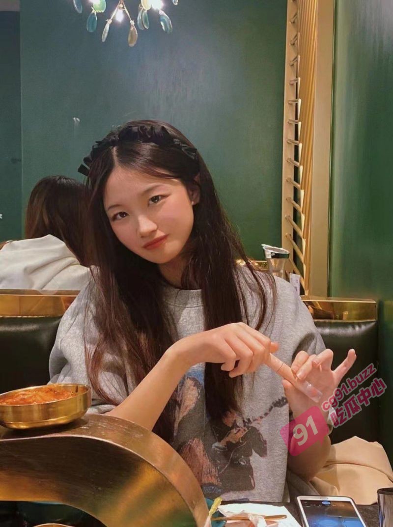 91记录性福生活～00后清纯女大学生 主动求男友拍摄毕业分手炮视频 记录这一刻的美好！