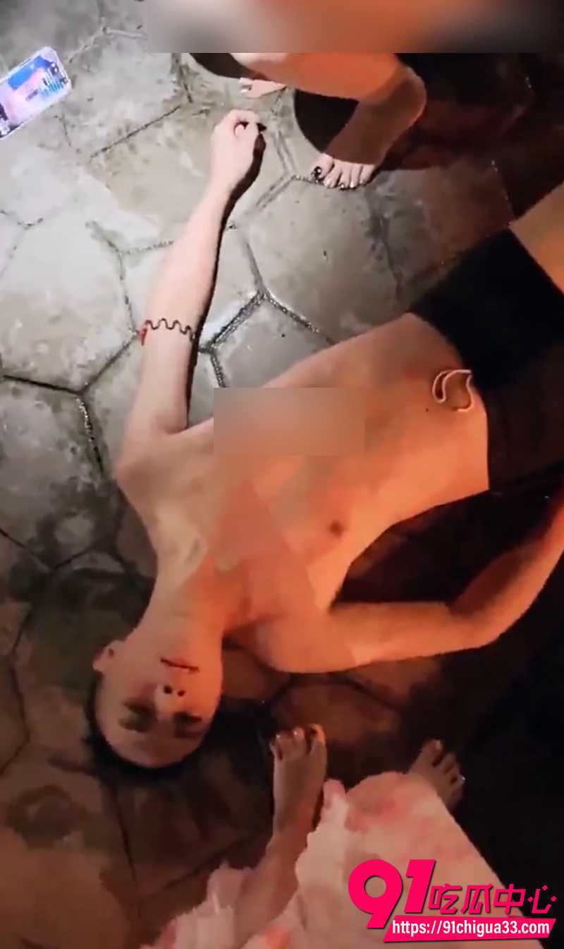 推特女王韩涵 开发调教温泉清洁工 铁链束缚脚踩公狗 SM也是被她玩明白了 推特女王韩涵 开发调教温泉清洁工 铁链束缚脚踩公狗 SM也是被她玩明白了