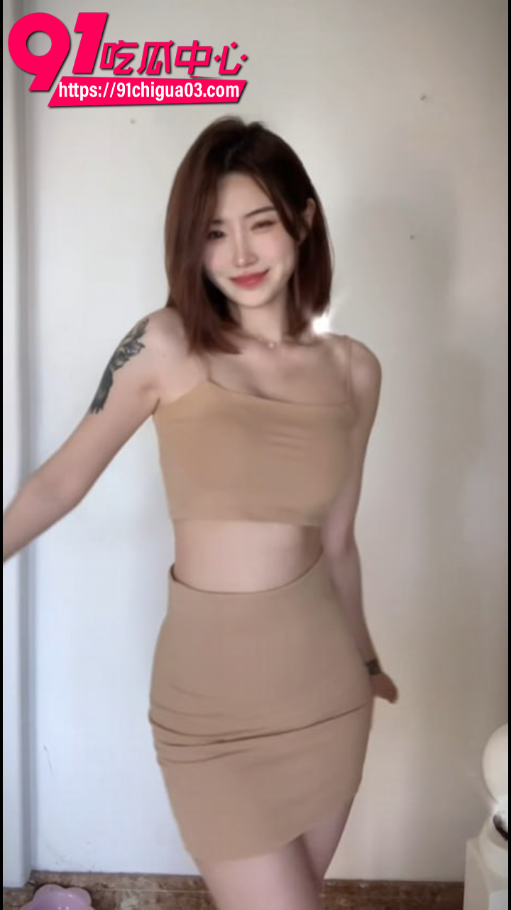 抖音高颜值花妹一对一私拍尽显她迷人的身姿与独特魅力2